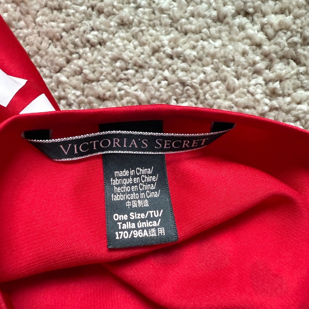 Victoria Secret Robe! - Picture 4 of 4